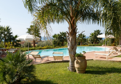 Casa Vacanze Residence Latruvatura Bilocali In Villa Con Piscina